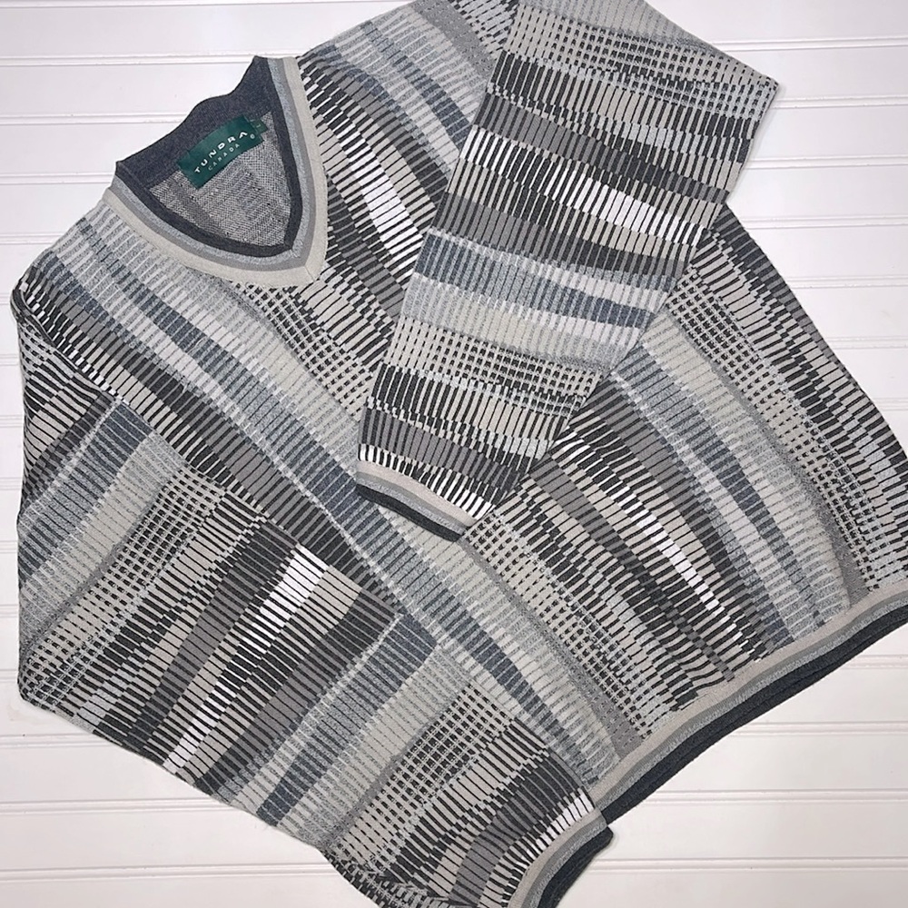 VINTAGE 90s TUNDRA CANADA VGUC HTF HSA V-Neck Sweater